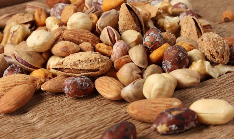 Nut Consumption and Risk of Type 2 Diabetes