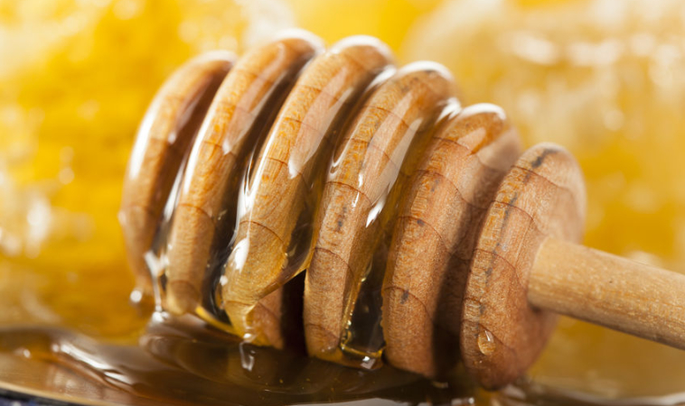 Slideshow: 8 Benefits of Local Raw Honey