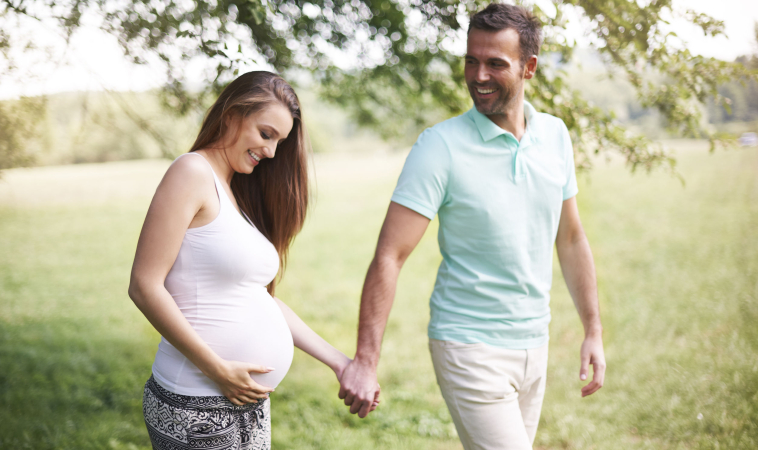How the Baby Bump Changes the Way Pregnant Women Walk