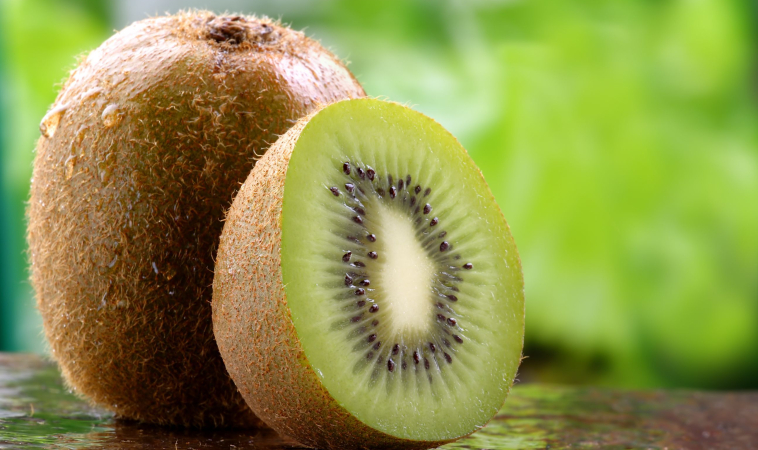 7 Reasons to Eat Kiwi